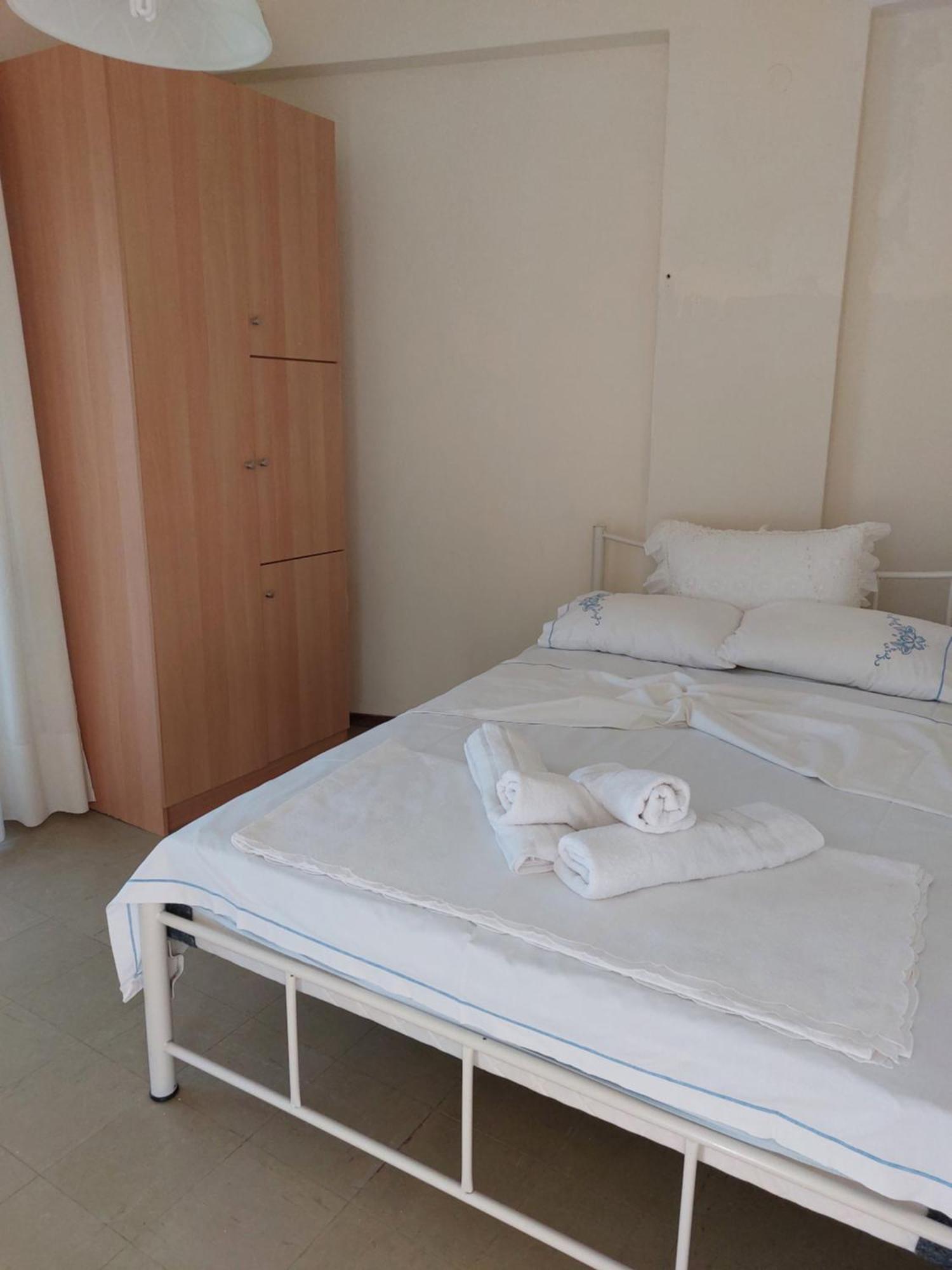 Luminosa Seaview Apartment Nea Iraklitsa Bagian luar foto